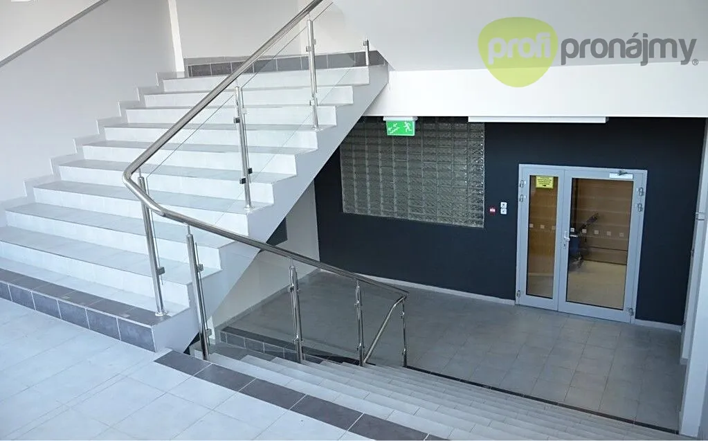 Pronájem skladového prostoru 374 m²